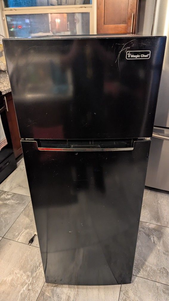 Magic Chef
7.3 cu. ft. Mini Fridge