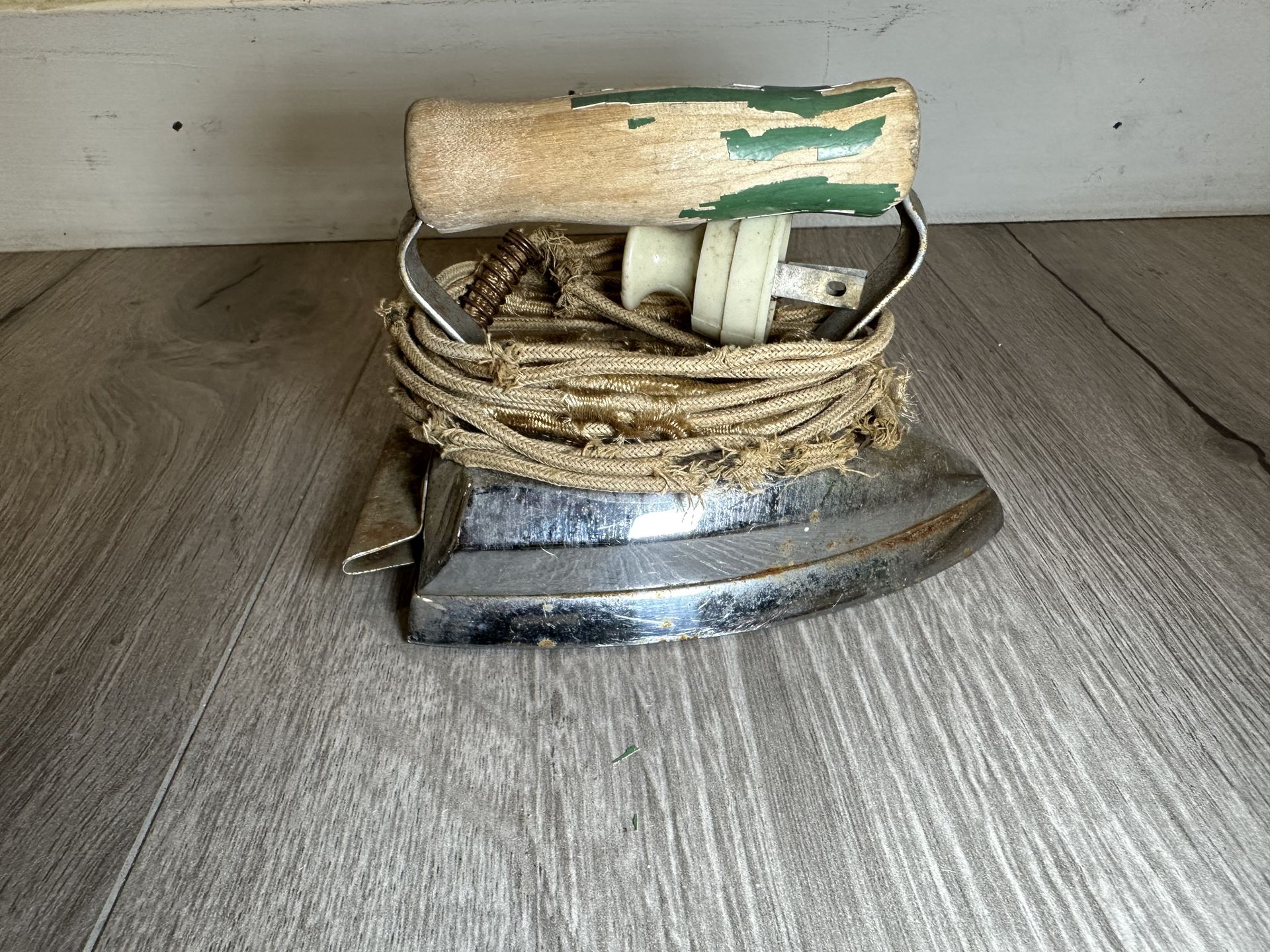 Vintage Samson Universal Electric Iron – Wood Handle, Made in USA