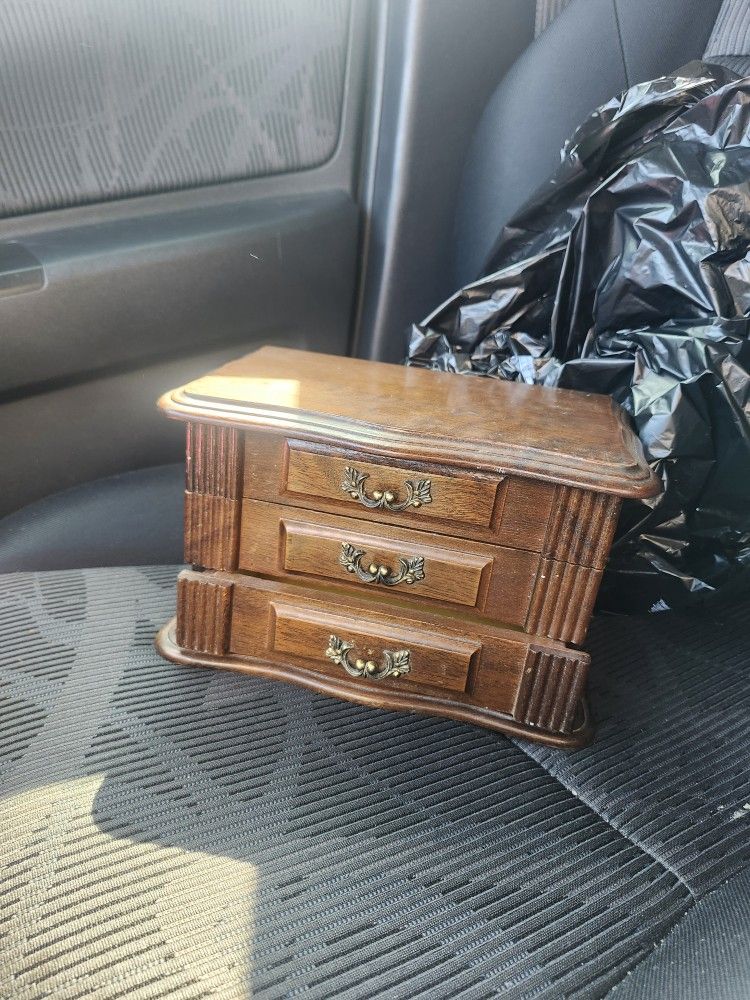 Vintage musical jewelry box