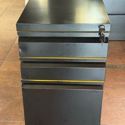 3 Drawer File Cabinet for Home Office, Under Desk Mobile Filing Cabinet with Lock for A4-Size/Letter-Size/Legal-Size(Black ) 💰40$  Decatur Location  