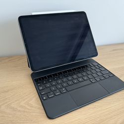 iPad Pro 11in (2022) + Magic Keyboard + Apple Pencil