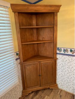 Corner cabinet