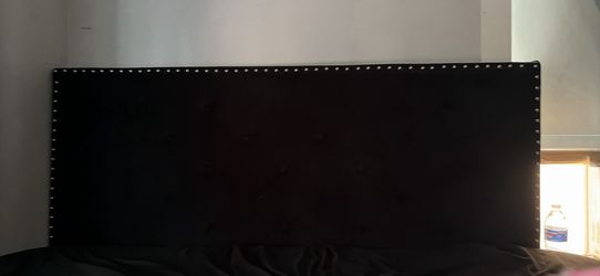Queen bedframe