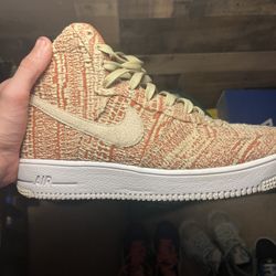 👟 Nike Air Force 1 Flyknit High — Size 8.5 Super clean, barely worn (like new). Lightweight Flyknit design in a tan/orange mix — unique look you don’