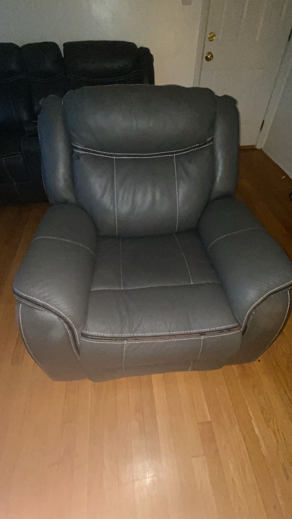Grey 2 Piece Leather Set Recliners
