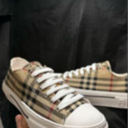 Burberry Converse For women or men 