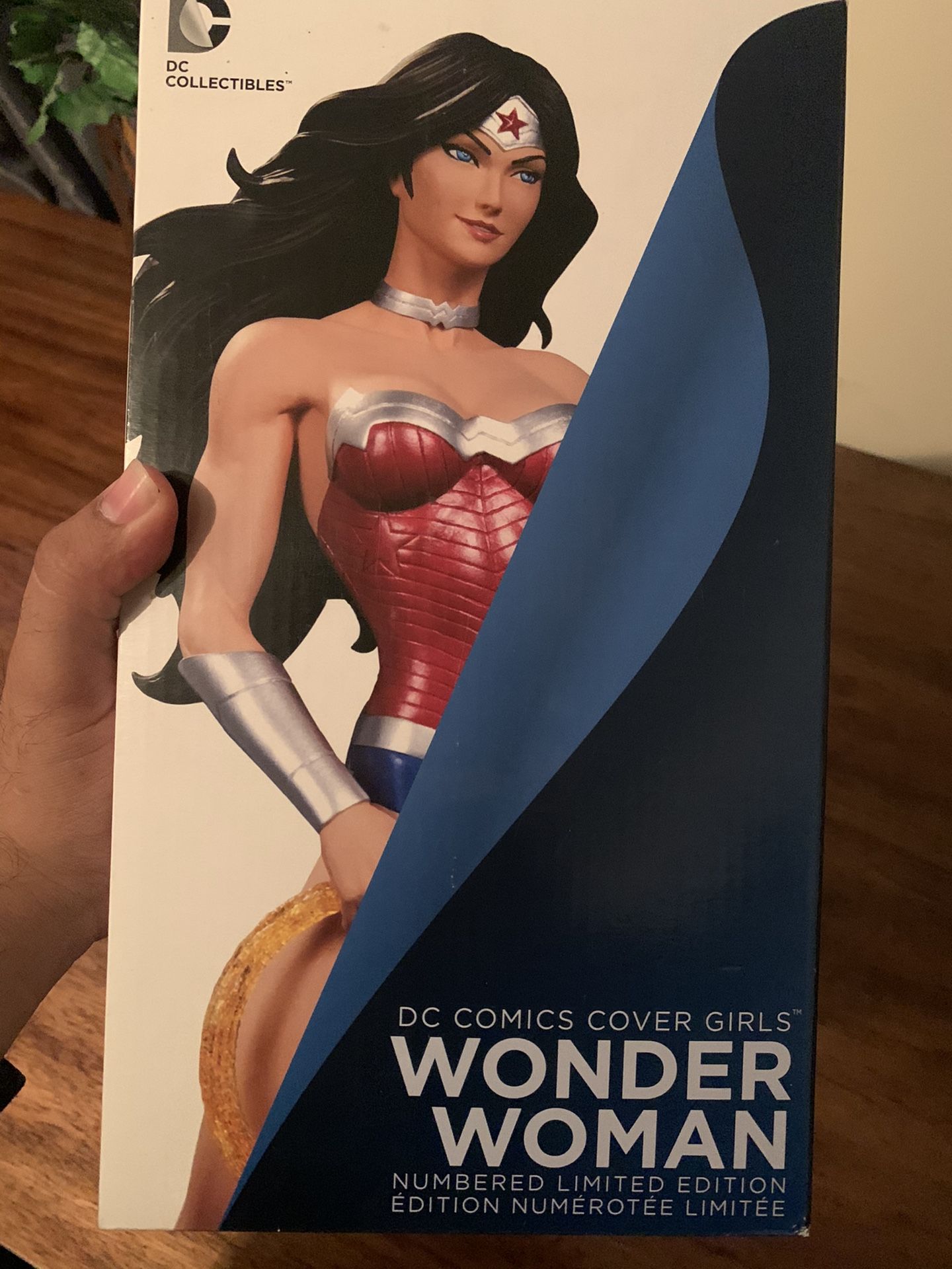 DC comics cover girls Wonder Woman statue NEW