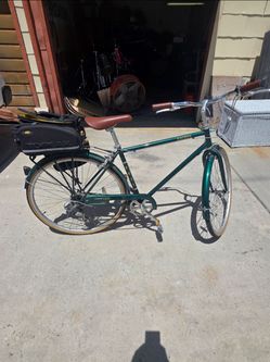 Fuji Segras bike with Topeak bag