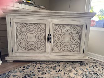 Buffet / storage cabinet