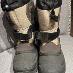 Baffin Youth Snow Boots Size 2 