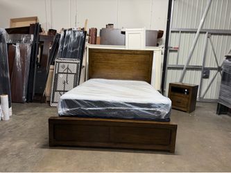 Queen bed $260