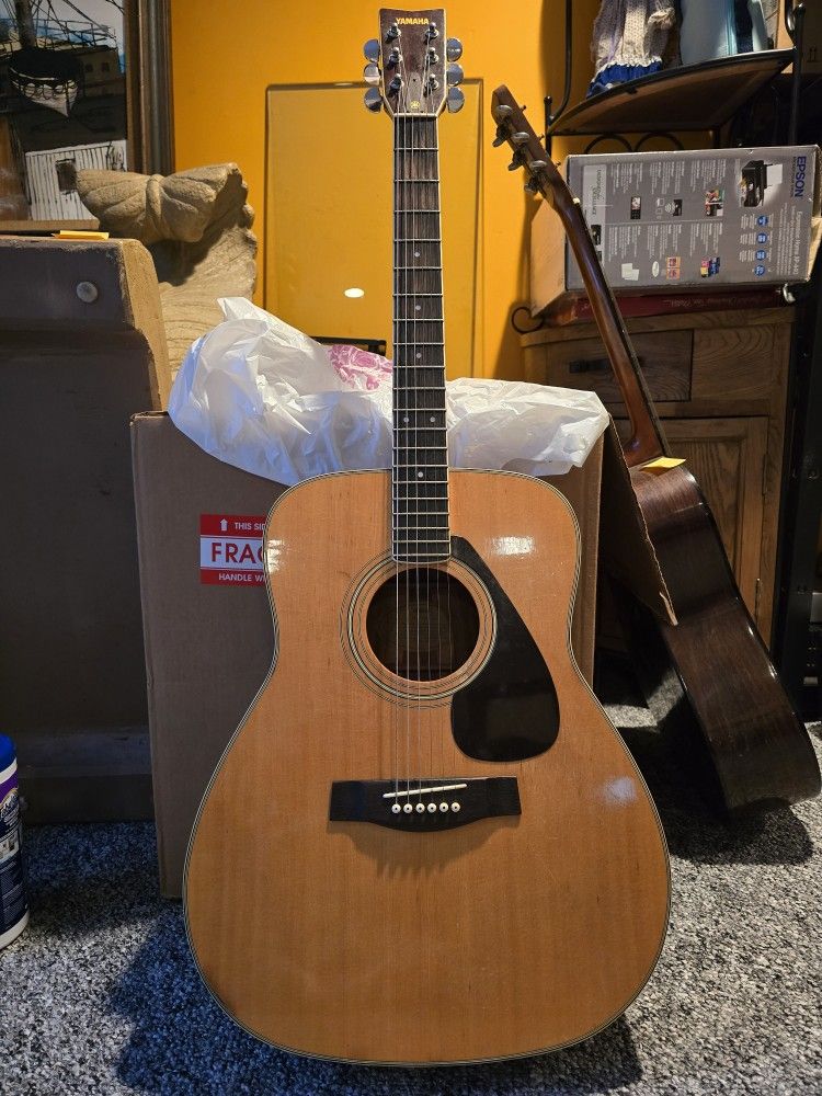 Yamaha FG-340 Dreadnought Acoustic Guitar