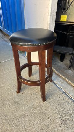 3 barstools 15$ obo