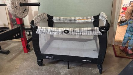Graco baby playpen