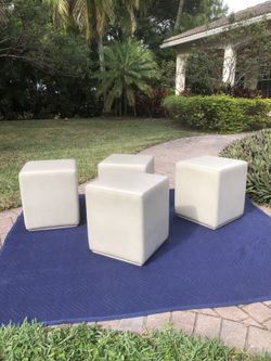 Vintage Italian Leather Set Of 4 Ottomans, 1980s Excellent 
