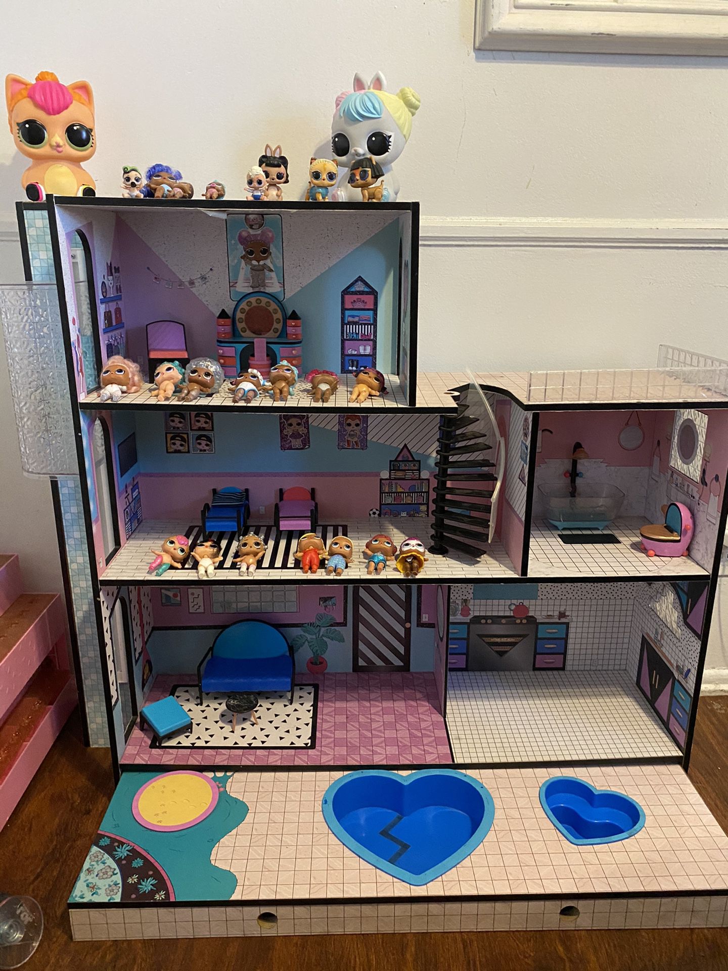 LOL Surprise Doll House with dolls and accessories