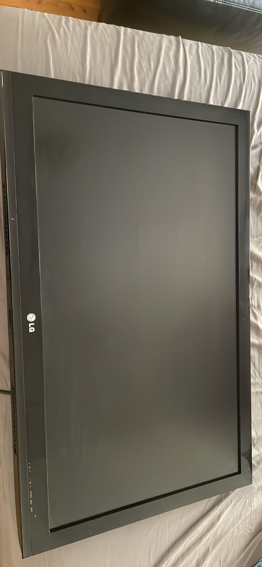 LG LD-450 42 INCH LCD MULTISYSTEM TV FOR 110-220 VOLTS
