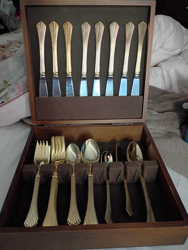 Gold Plated Tableware Set For 8 People