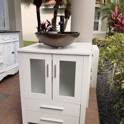 Single vanity with cabinets on the side