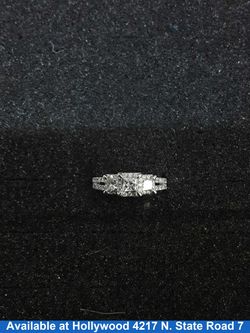 Women's Ring - White Gold 14k (.585) 3.5 grams Size 7
