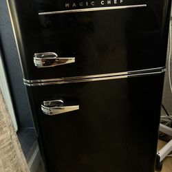 Mini fridge & freezer 