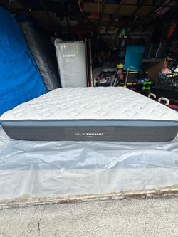 Helix Luxe Twilight, King Mattress with GlacioTex + CoolForce Layer, & ErgoAlign Layer Retails for $3,371