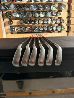 Golf iron set