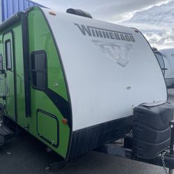 USED 2014 WINNEBAGO INDUSTRIES TOWABLES MINNIE 2101 DS