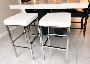 Set of 2 Modern White Counter Height Bar Stools – Like New