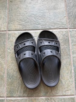 Women’s size 6 croc sandals, pet and smoke free home. Pick up Oviedo.