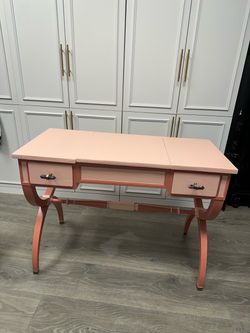 Beautiful two-tone pink solid wood Kindel Vanity for girl