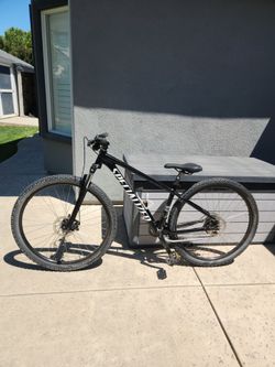 Specialized Rockhopper medium frame hard tail 29" mountain bike