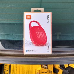 JBL By HARMAN clip 5