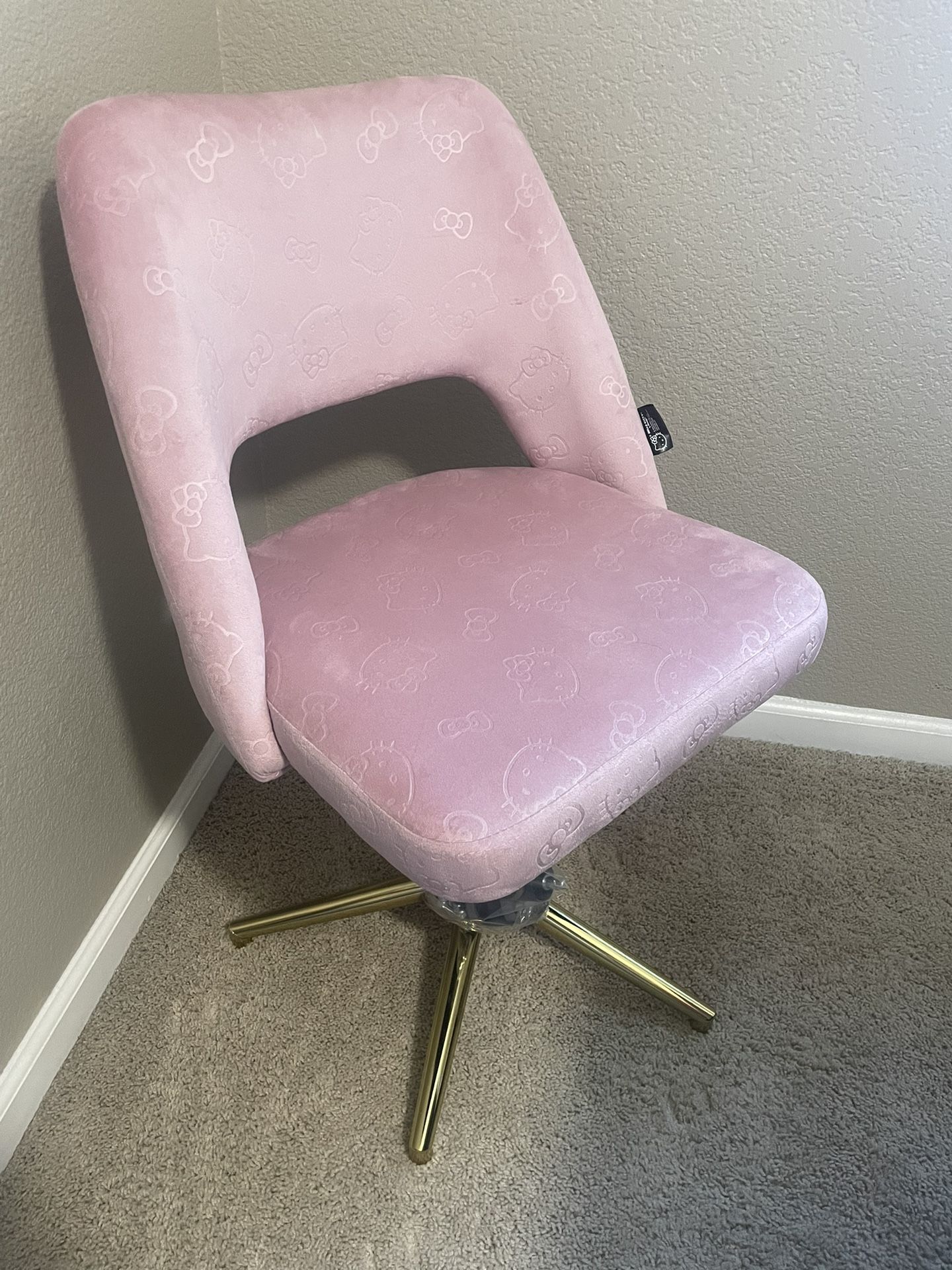 Pink hello Kitty Swivel Chair