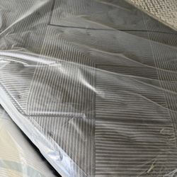 Queen Size Bed Mattress Beautyrest Black L Class Medium Pillow Top Level Series Hybrid Serta Sealy Stearns & Foster Purple Tempurpedic Casper Nectar 