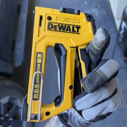 DEWALT 5-in-1 Multi-Tacker Stapler 