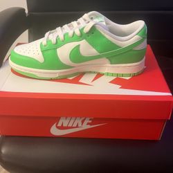 W Nike Dunk Lows Sail/green Strike Voile/vert Strike 