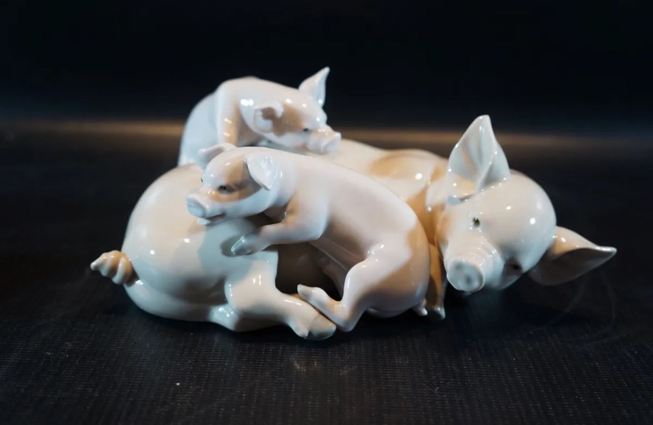 Retired Lladro Porcelain #5228 Playful Piglets Pig Glossy Figurine by Jose Roig