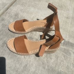 Woman’s Wedge Sandle