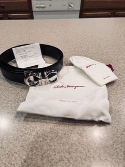 Salvatore Ferragamo Size 42 In (105 Cm)