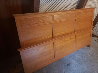 Beautiful Oak Headboard,  Sideboard, a nd Footboard  for A King Sized Bedrd
