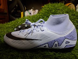 Soccer cleats us size 7.5