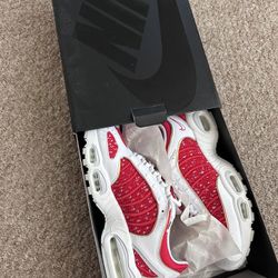 Nike Shoes X Supreme 