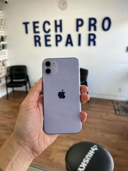 Iphone 11 64gb unlocked, like new! Warranty!