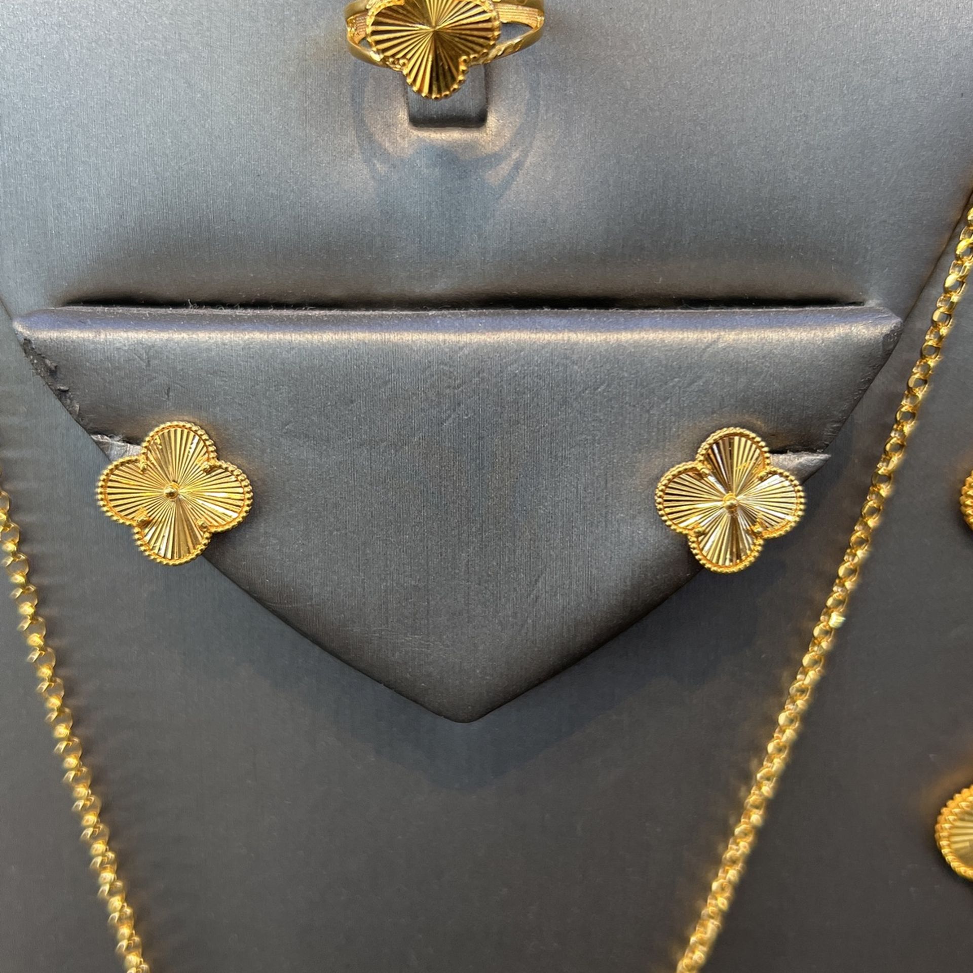 Van Cleef Set 21k Gold for Sale in Spring Valley, CA OfferUp