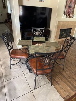 Round Glass Top Dining Table with 4 Chairs