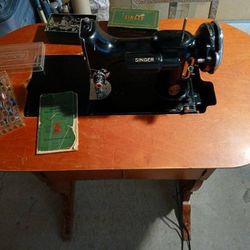 221-1 Feather Weight Singer Sewing Machine 