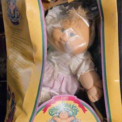 Vintage  1985 ORIGINAL CABBAGE PATCH DOLL.