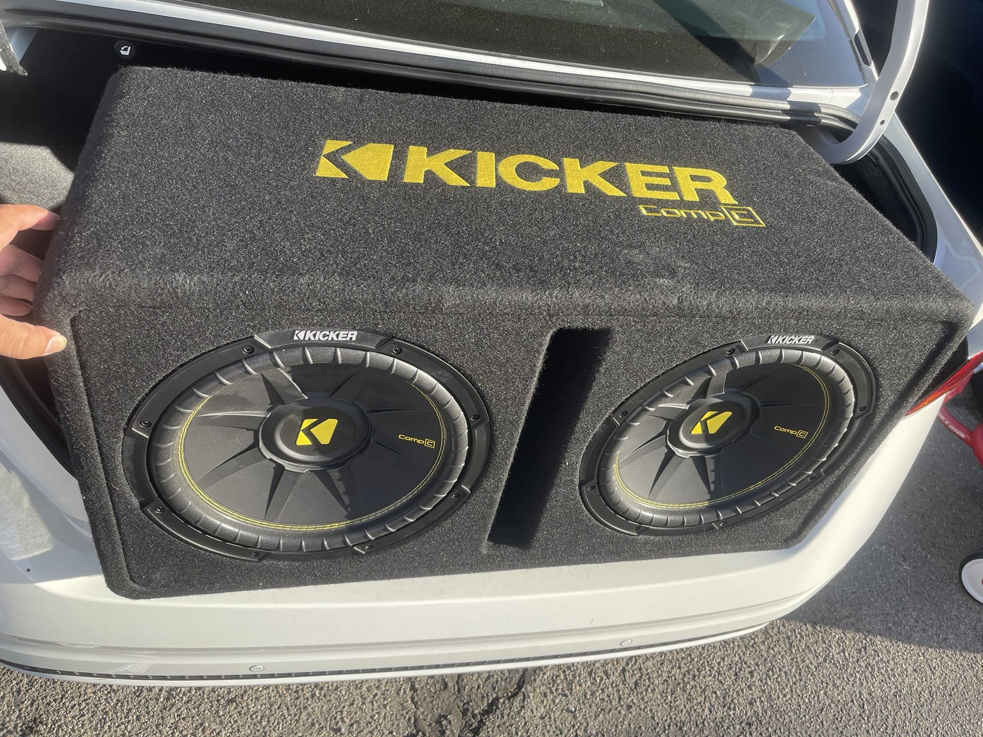Kicker Dual CompC 12-inch Subwoofers i