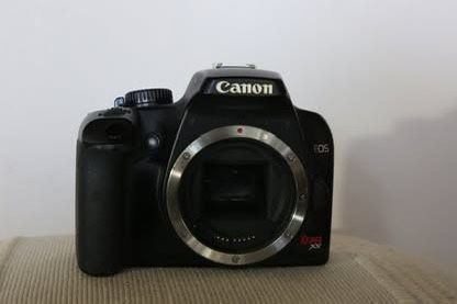 Canon EOS Rebel XS Digital SLR Camera ,body alone (not working, sold as parts)